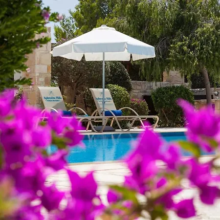 Aphrodite Hills Superior 400 فيلة كوكليا