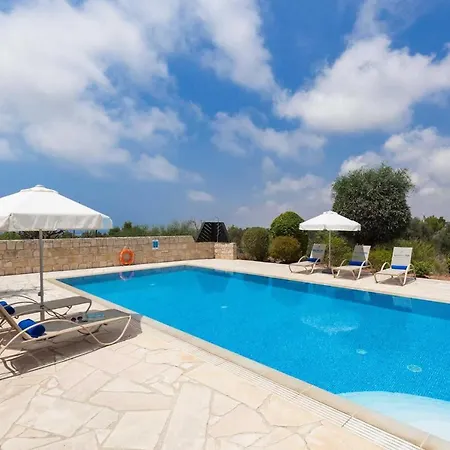 Aphrodite Hills Superior 400 فيلة